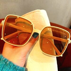 OVERSIZED LUXURY SUNGLASSES